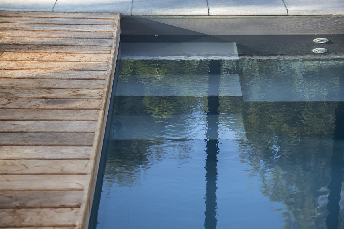 Bâche ou volet pour gérer le taux d'humidité de la piscine