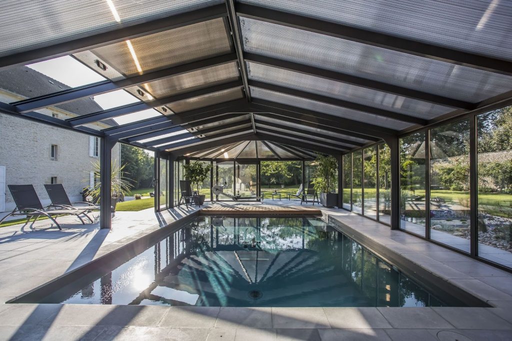 choisir-vitrage-veranda-piscine
