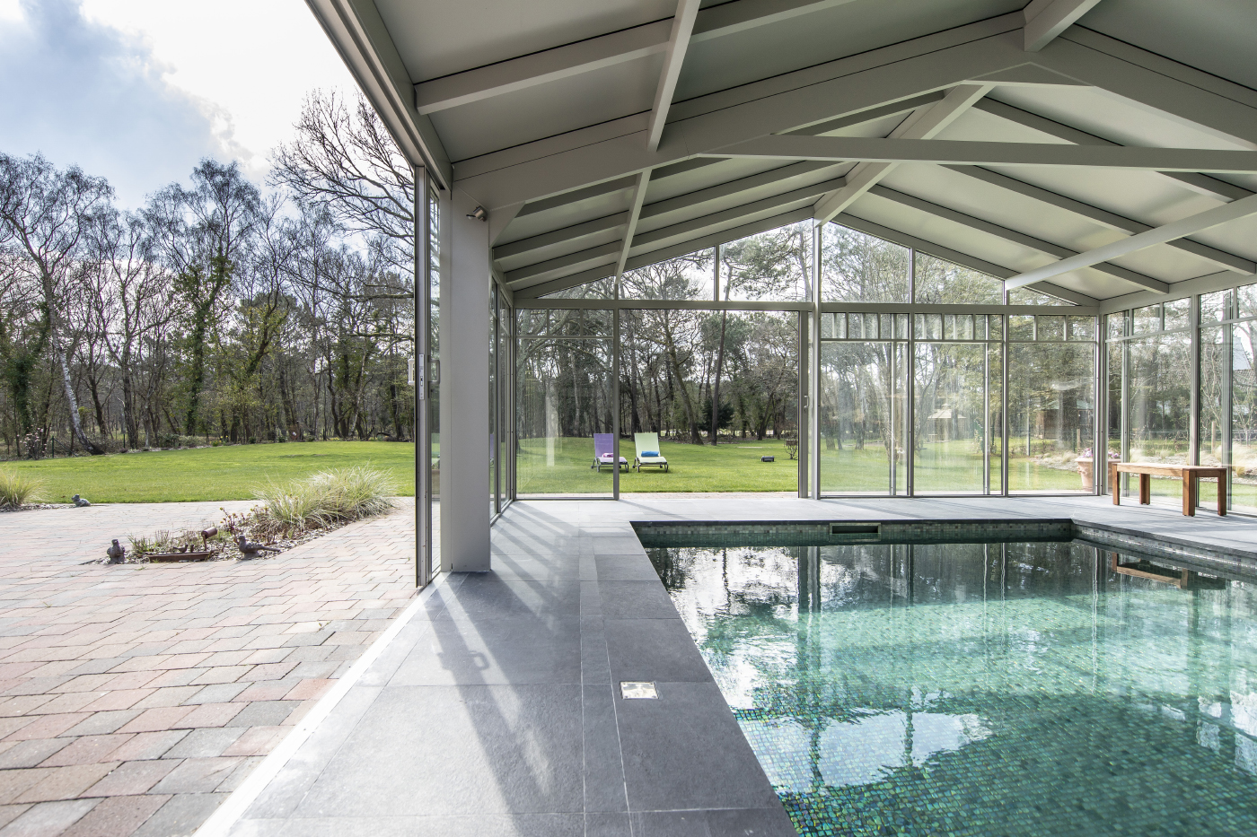 Abri de piscine haut avec châssis coulissants