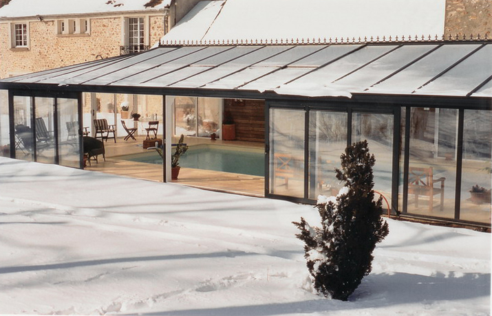 Couverture piscine pour l'hiver : optez pour un abri