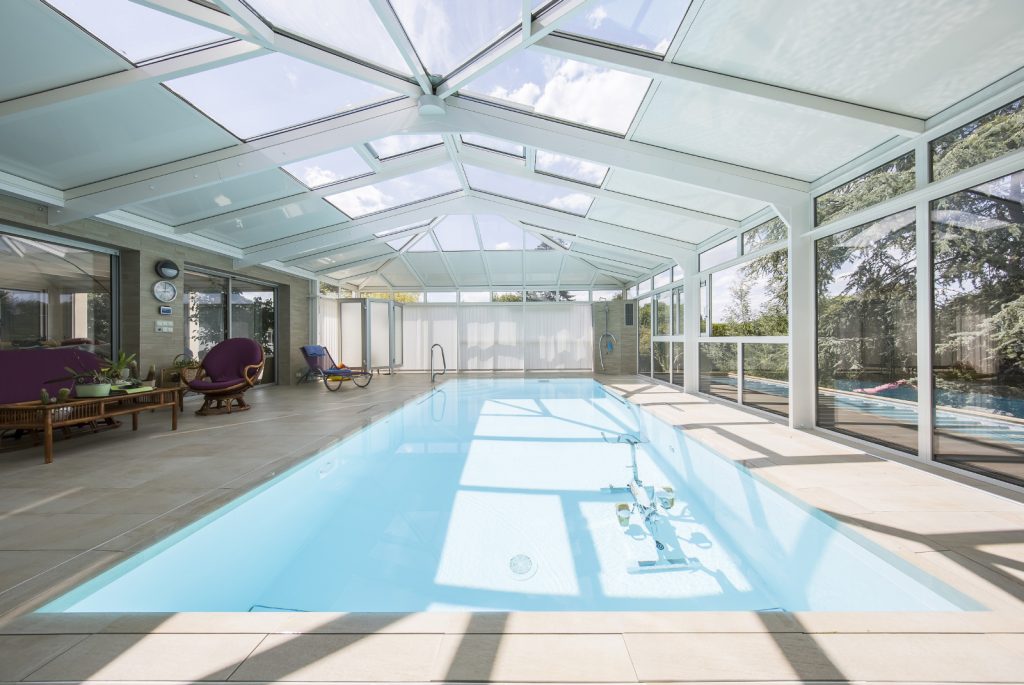 piscine-interieure-salon-materiel-sportif